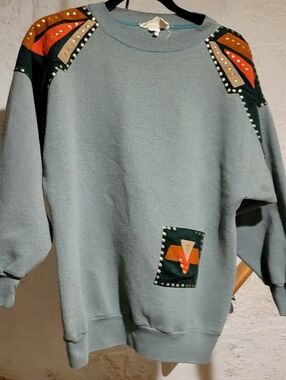 Vtg Hadcrafted by Mardel 90s appliqued Sweatshirt Women's M (?) Unique